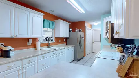 Kitchen - 2511 Argle Rd, Cantonment, FL 32533 photo 3 of 4