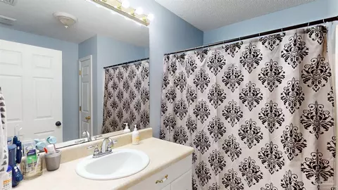 Bath - 2511 Argle Rd, Cantonment, FL 32533 photo 2 of 3