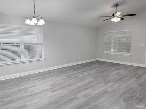 Living - 3013 N 36th Ave, Milton, FL 32583 photo 2 of 3
