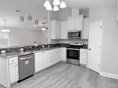 Kitchen - 3013 N 36th Ave, Milton, FL 32583 photo 1 of 1