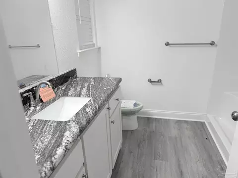 Bath - 3013 N 36th Ave, Milton, FL 32583 photo 2 of 2