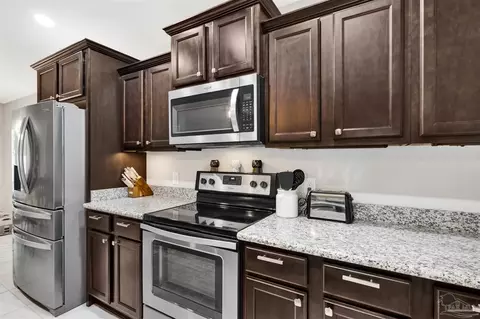 Kitchen - 4304 Village Oak Ln, Pace, FL 32571 photo 2 of 5