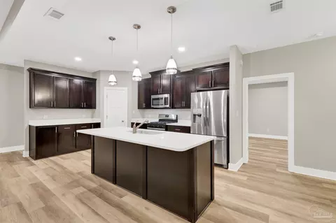 5904 N Bay Point Dr, Pensacola, FL 32507