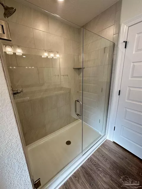 Bath - 5202 Barnett Rd, Pace, FL 32571 photo 1 of 2