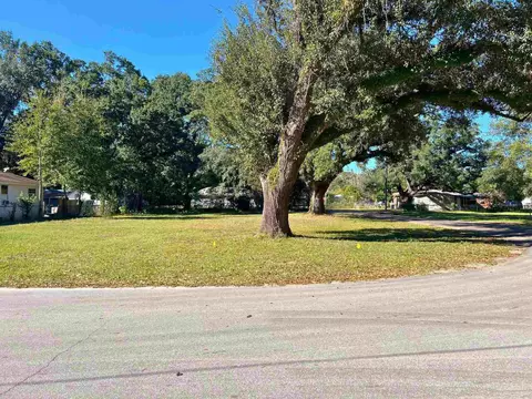 5 Simon Ct, Pensacola, FL 32505