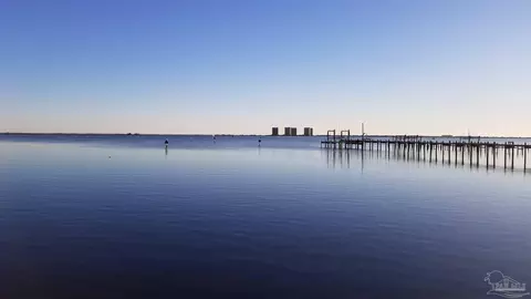 1098 Seabreeze Ln, Gulf Breeze, FL 32563
