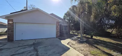 400 Peregrine Ct, Mary Esther, FL 32569