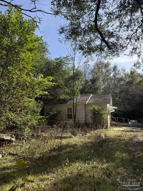 633 Powell St, Pensacola, FL 32534