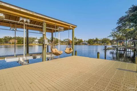 22 Lakeside Dr, Pensacola, FL 32507