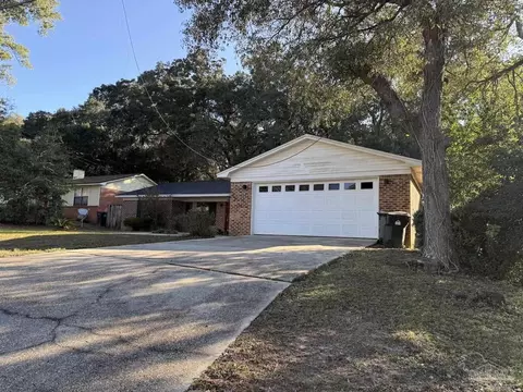 5748 Princeton Dr, Pensacola, FL 32526