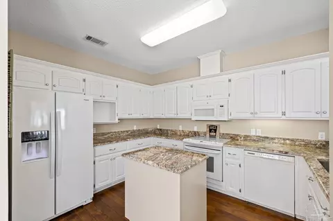 Kitchen - 3209 Kingsmill Dr, Pace, FL 32571 photo 2 of 4