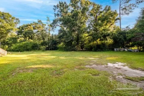 550 Allen Cir, Molino, FL 32577