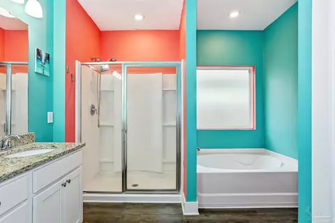 Bath - 5752 Conley Ct, Pace, FL 32571 photo 2 of 4