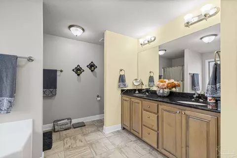 Bath - 6265 Ithaca St, Milton, FL 32570 photo 1 of 5