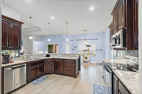 Kitchen - 6265 Ithaca St, Milton, FL 32570 photo 5 of 6