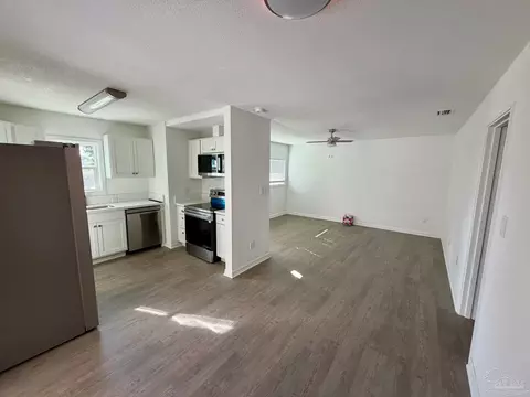 Living - 130 Sikes Dr, Crestview, FL 32539 photo 2 of 3
