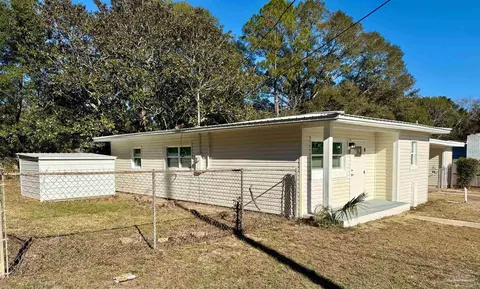 Exterior - 130 Sikes Dr, Crestview, FL 32539 photo 1 of 5