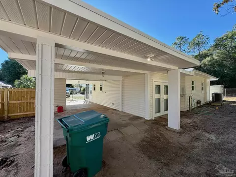 Exterior - 130 Sikes Dr, Crestview, FL 32539 photo 3 of 5
