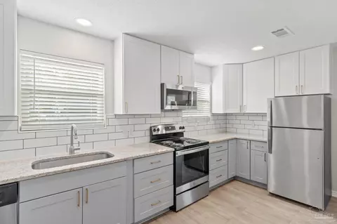 1671 Tuscon Ct, Gulf Breeze, FL 32563