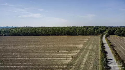 2 Segrest Rd, Pace, FL 32571