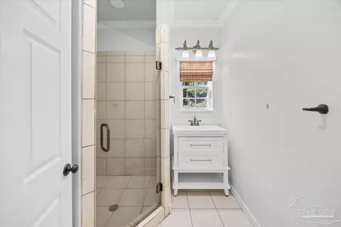 Bath - 2099 Garcon Point Rd, Milton, FL 32583 photo 1 of 3