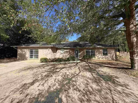 7748 Rustling Pines Dr, Milton, FL 32583