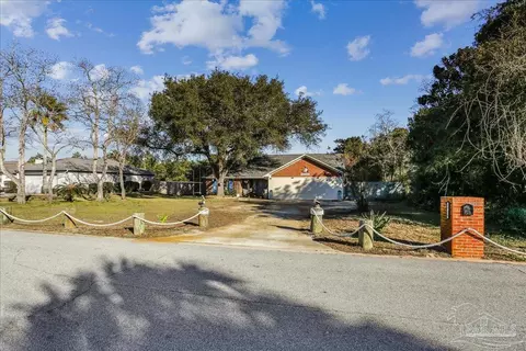 1716 Sea Lark Ln, Navarre, FL 32566