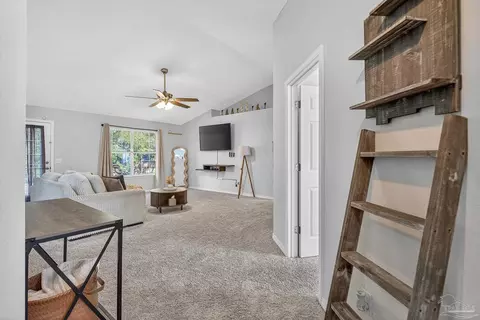 Entry Way - 6532 Eagle Crest Dr, Milton, FL 32570 photo 3 of 7