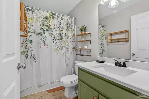 Bath - 6532 Eagle Crest Dr, Milton, FL 32570 photo 1 of 7