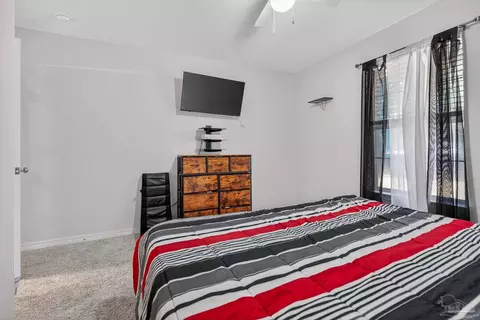 Bedroom - 6532 Eagle Crest Dr, Milton, FL 32570 photo 6 of 11