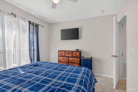 Bedroom - 6532 Eagle Crest Dr, Milton, FL 32570 photo 3 of 11