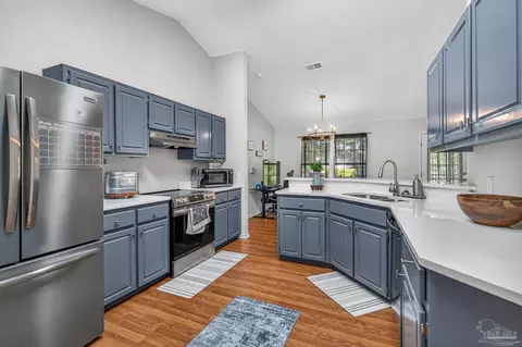Kitchen - 6532 Eagle Crest Dr, Milton, FL 32570 photo 6 of 8