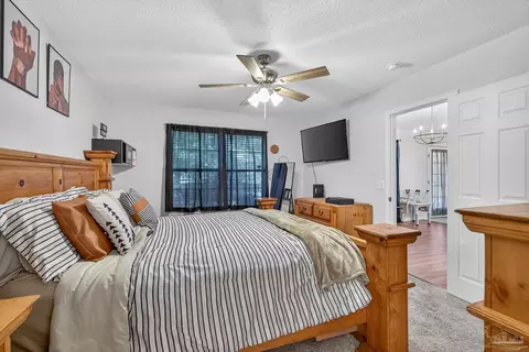 Bedroom - 6532 Eagle Crest Dr, Milton, FL 32570 photo 10 of 11