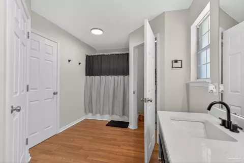 Bath - 6532 Eagle Crest Dr, Milton, FL 32570 photo 4 of 7