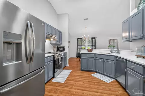Kitchen - 6532 Eagle Crest Dr, Milton, FL 32570 photo 8 of 8