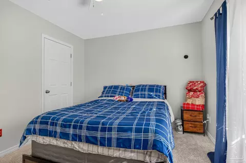 Bedroom - 6532 Eagle Crest Dr, Milton, FL 32570 photo 2 of 11