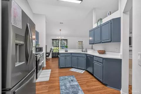 Kitchen - 6532 Eagle Crest Dr, Milton, FL 32570 photo 5 of 8