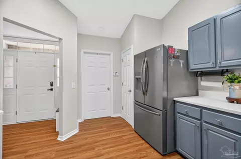 Entry Way - 6532 Eagle Crest Dr, Milton, FL 32570 photo 7 of 7