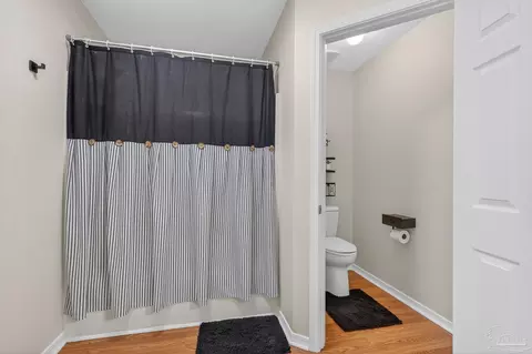 Bath - 6532 Eagle Crest Dr, Milton, FL 32570 photo 5 of 7