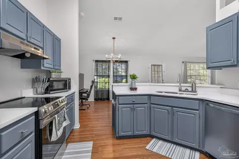 Kitchen - 6532 Eagle Crest Dr, Milton, FL 32570 photo 7 of 8