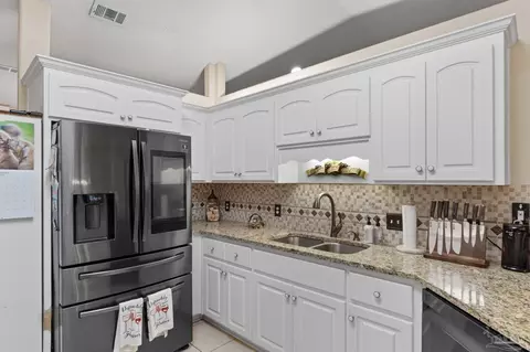 Kitchen - 5692 Als Way, Milton, FL 32583 photo 3 of 5