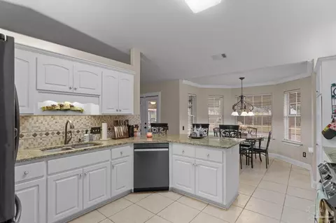Kitchen - 5692 Als Way, Milton, FL 32583 photo 4 of 5