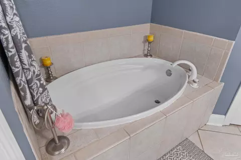 Bath - 5692 Als Way, Milton, FL 32583 photo 4 of 5