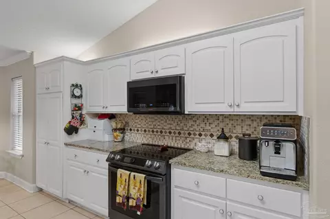 Kitchen - 5692 Als Way, Milton, FL 32583 photo 5 of 5