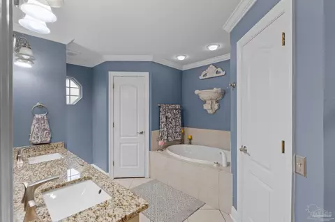 Bath - 5692 Als Way, Milton, FL 32583 photo 2 of 5