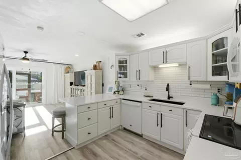 201 Pensacola Beach Rd #B14, Gulf Breeze, FL 32561
