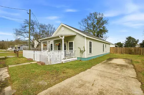 402 Front St, Century, FL 32535 photo 3