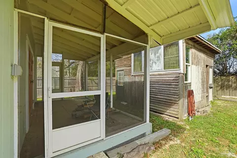 402 Front St, Century, FL 32535 photo 34