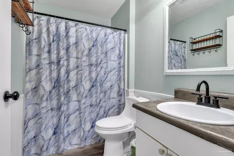Bath - 4331 Chantilly Way, Milton, FL 32583 photo 1 of 4