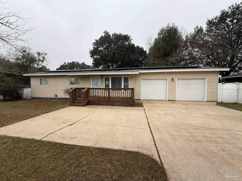 4175 Bell Ln, Pace, FL 32571
